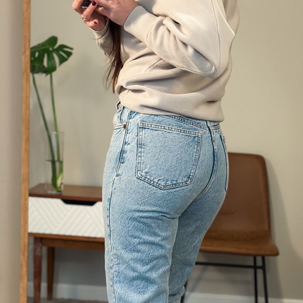 NWOT Zara super high waist light wash jeans, mom fit, size US 4, 28” waist - Picture 6 of 14